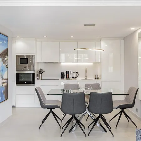 Penthouse In Puerto Banus Hébergement de vacances Marbellac