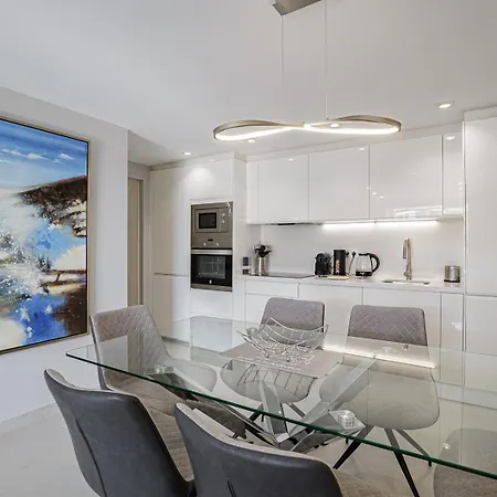 Penthouse In Puerto Banus Hébergement de vacances *